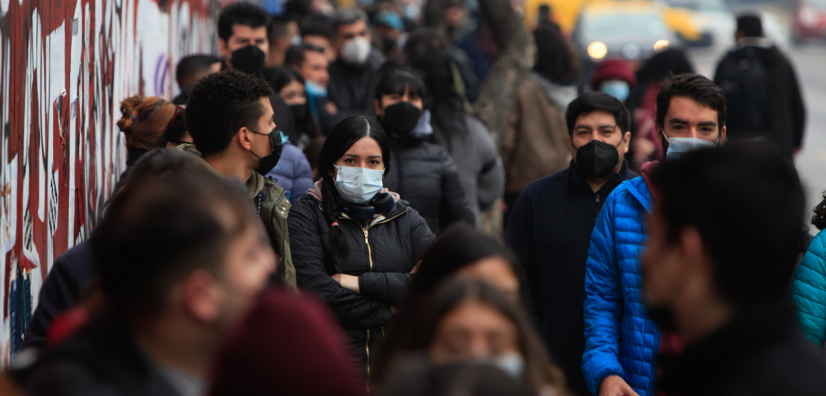 Experto recomienda mantener uso obligatorio de mascarilla.