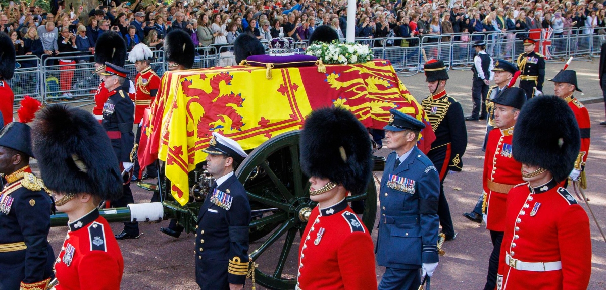 El adiós a la reina Isabel II: las emocionantes postales que dejó el cortejo fúnebre en Londres