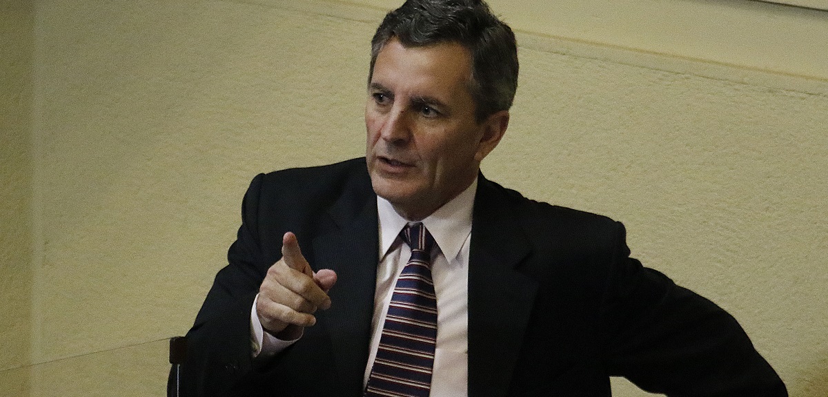 Gonzalo de la Carrera recibe máxima sanción tras agredir a vicepresidente de la Cámara