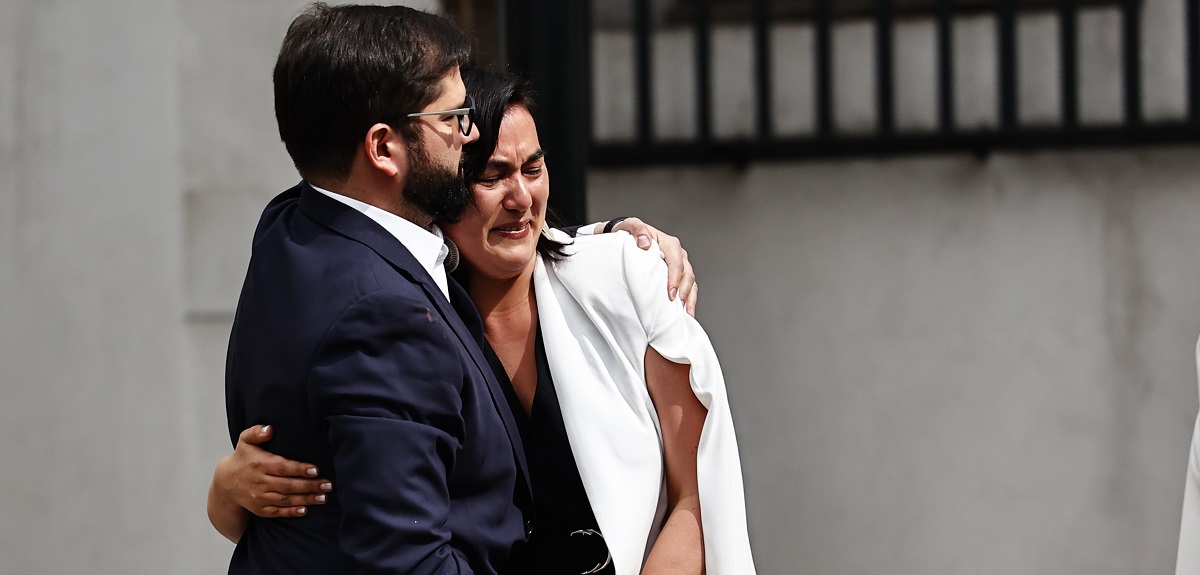 Izkia Siches se emocionó al abrazar a Boric tras dejar su cargo en el Ministerio del Interior