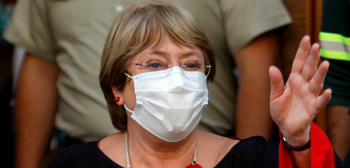 Multan a Michelle Bachelet por irregularidades en pago de contribuciones.