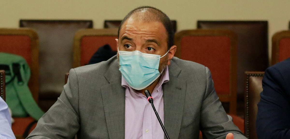 Ministro de Educación por el uso de mascarilla en salas de clase: “Vamos a tener novedades”