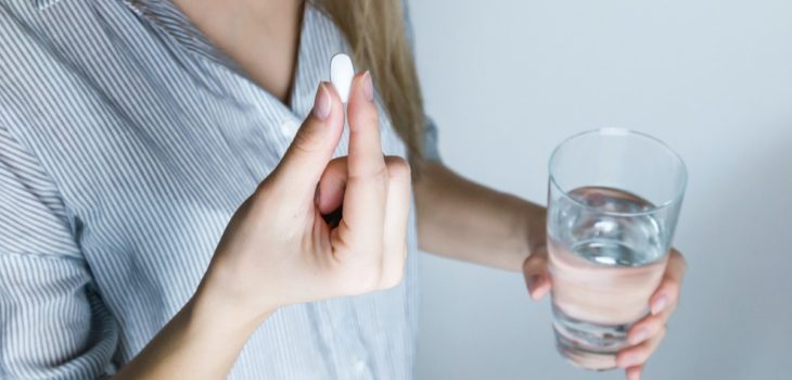 Los riesgos de abusar del ibuprofeno, uno de los fármacos más utilizados por la población chilena