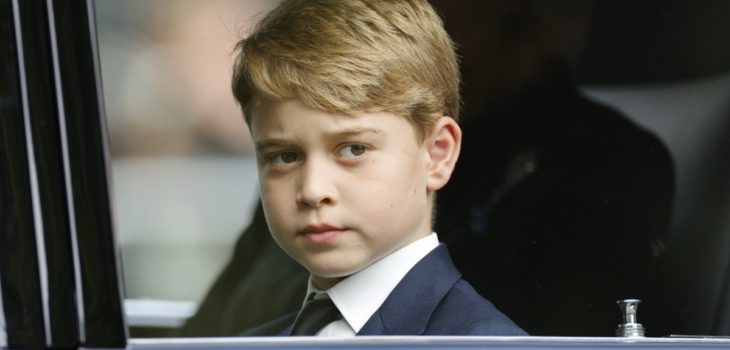 Príncipe George se mostró muy afectado en el funeral de la reina: princesa Charlotte fue su apoyo