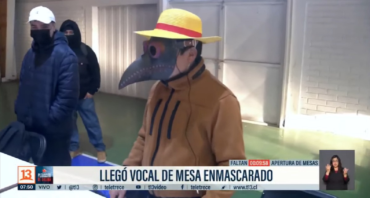 Vocal de mesa enmascarado