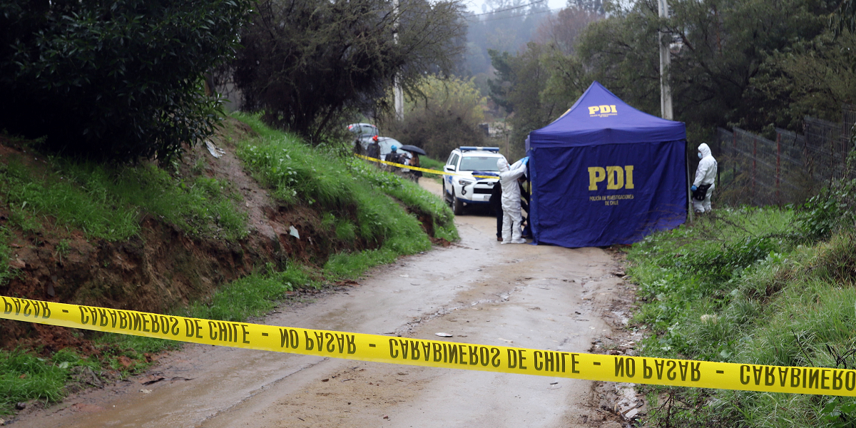 Hallan esqueleto humano en Chillán: trabajadores encontraron los restos mientras sacaban malezas