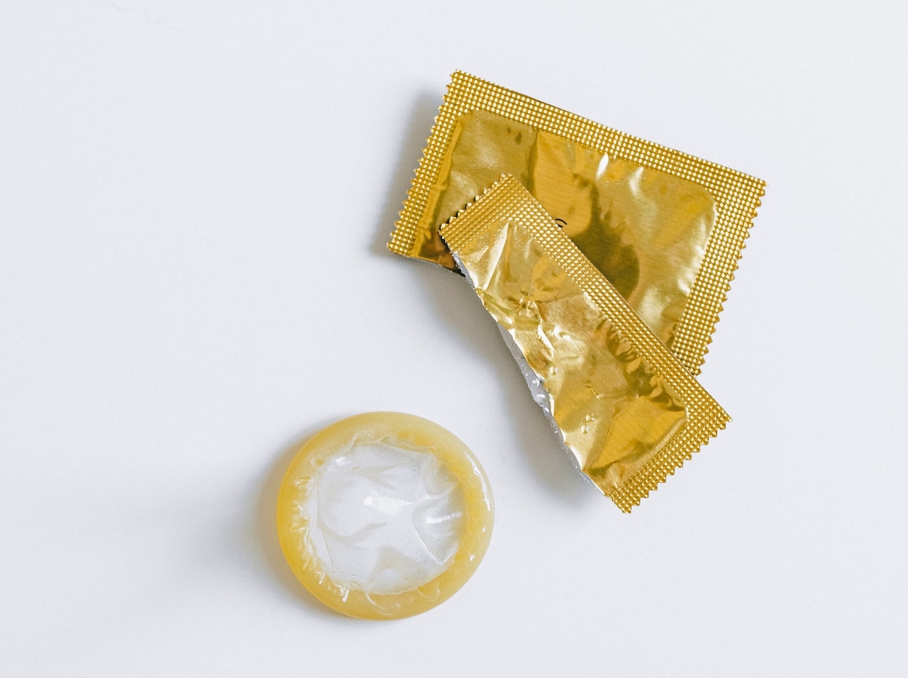 ISP emite alerta por preservativos defectuosos