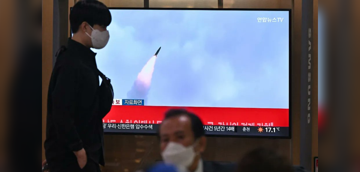 Japón llamá a la población a refugiarse tras lanzamiento de misil de Corea del Norte.