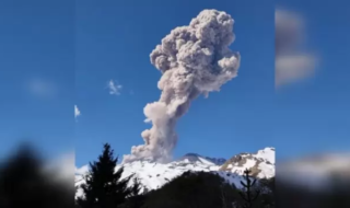 Registran nuevo sismo en volcán Nevados de Chillán: columna de humo superó los 400 metros