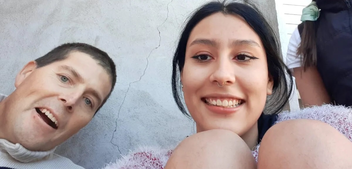 Joven creó almohadilla contra el dolor en honor a su padre fallecido de cáncer