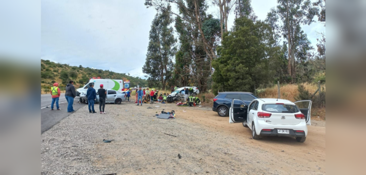 Accidente de tránsito en Casablanca deja tres fallecidos y al menos seis lesionados.