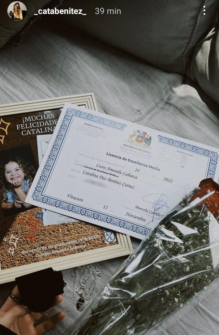 Actriz de Hasta encontrarte salió de cuarto medio y compartió adorables fotografías