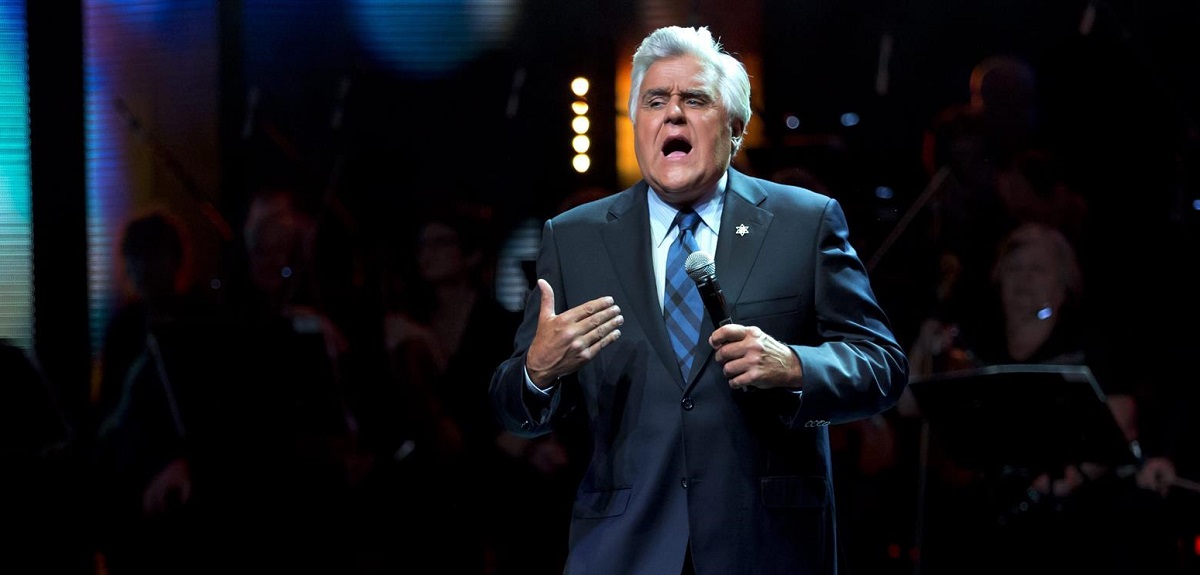 Comediante norteamericano Jay Leno sufrió quemaduras graves por incendio de su vehículo