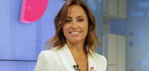Constanza Santa María habría sufrido accidente que la alejará del noticiero de TVN: fue operada