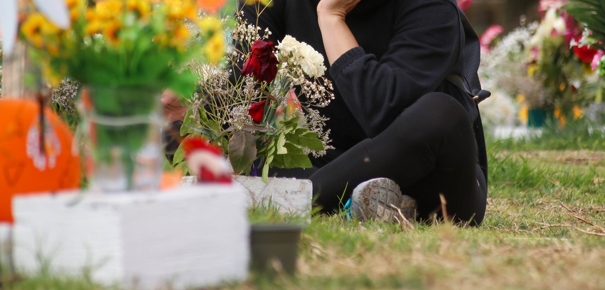 Madre acusa que robaron peluches de la tumba de su hijo en Antofagasta: 