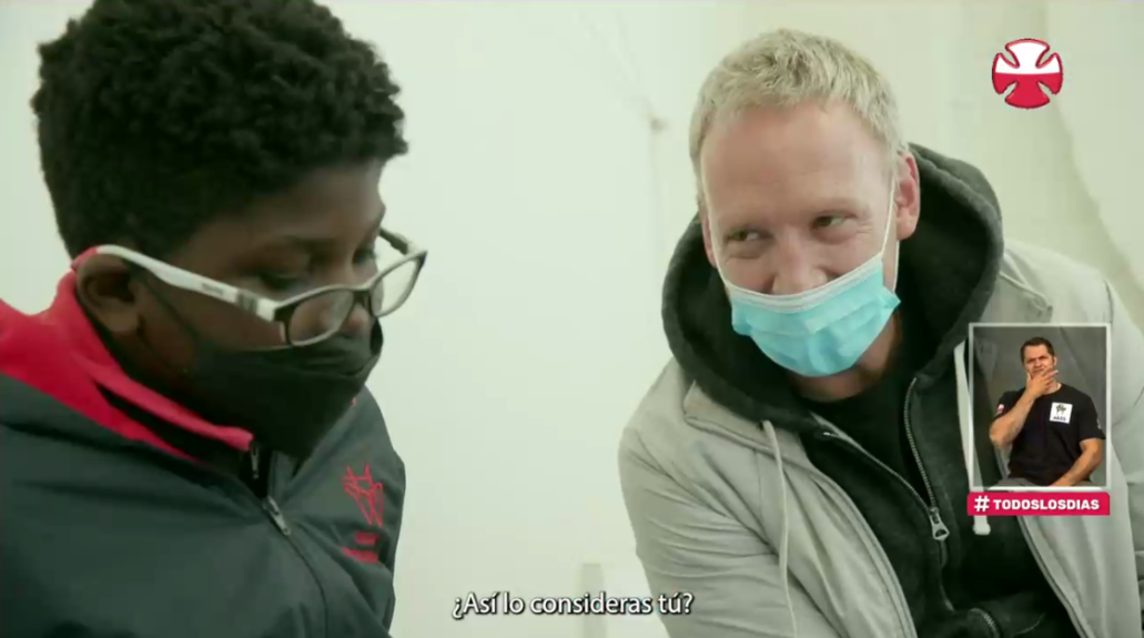 Martín Cárcamo se reencontró con amigo de su hijo en Teletón: lo conoció en Haití previo a adopción