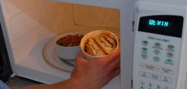 6 alimentos que jamás debes recalentar en el microondas