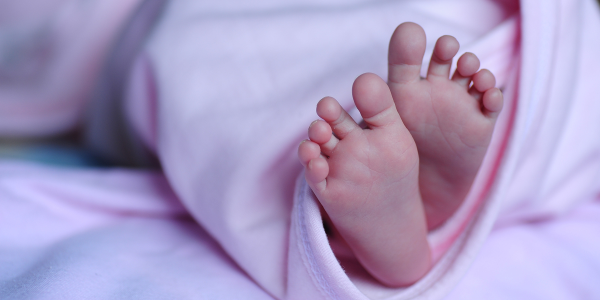 Bebé de dos meses murió aplastado por su madre