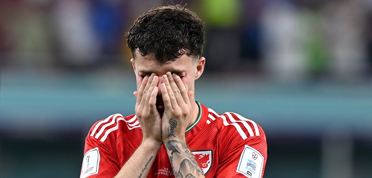 Neco Williams y la razón de su llanto tras debut con Gales: 