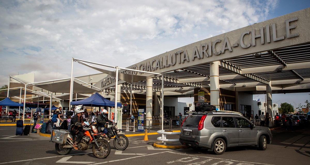 Turba de 100 migrantes intentó ingresar ilegalmente a Chile por el complejo fronterizo Chacalluta