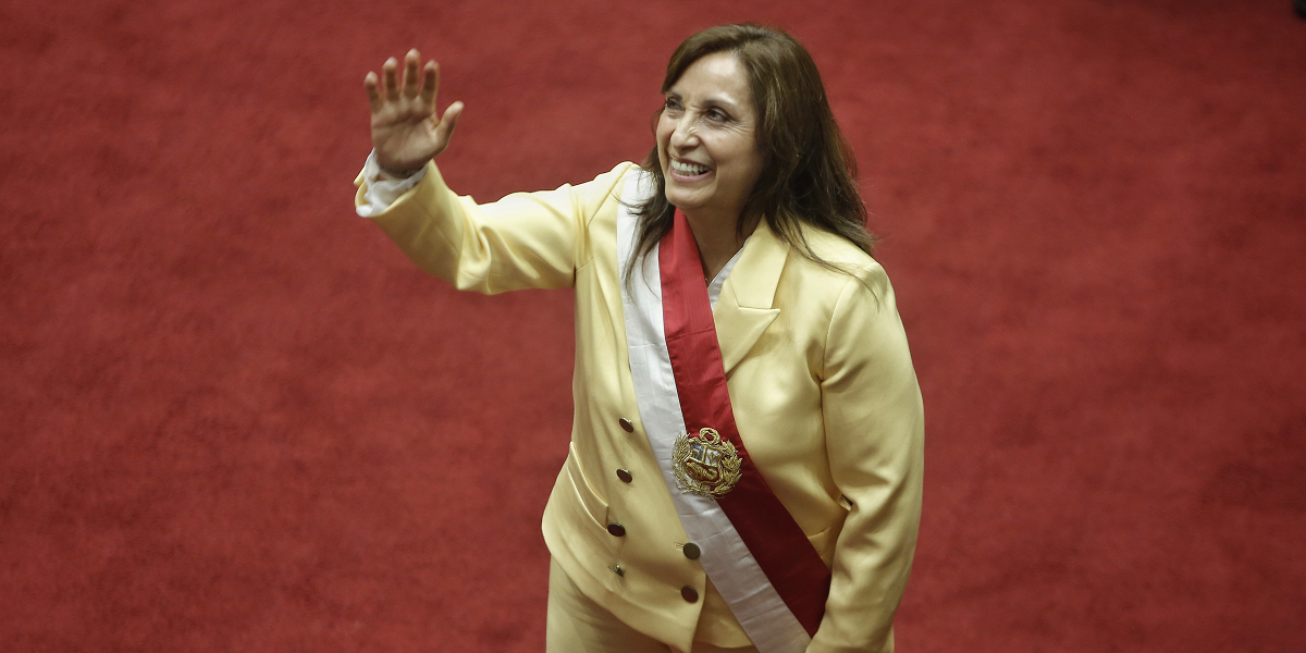 Dina Boluarte juró como nueva presidenta de Perú: llamó a la tregua y unión de las fuerzas políticas