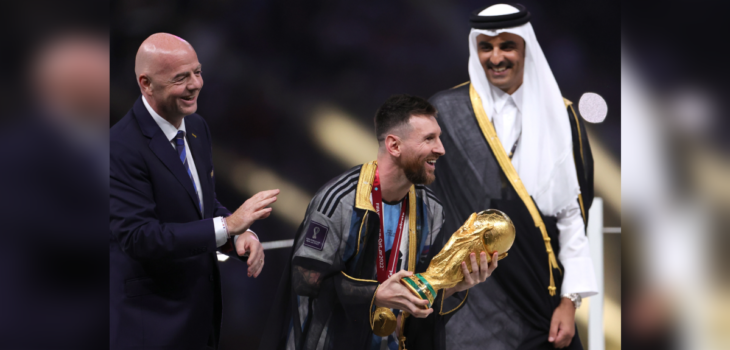 ¿Por qué visitieron con una capa a Lionel Messi antes de levantar la copa en Qatar?
