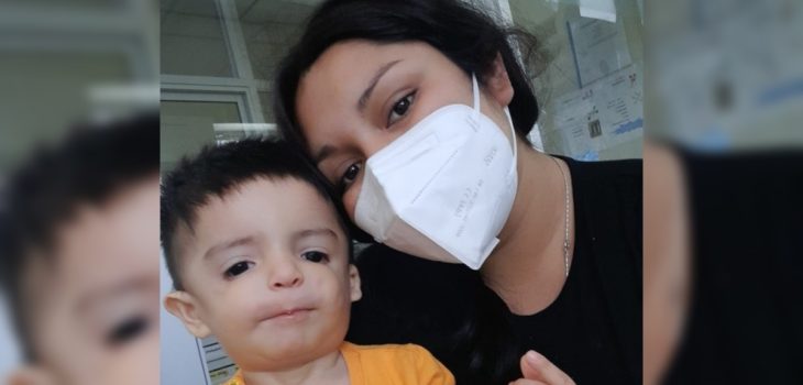 Gissele Orellana y su hijo electrodependiente