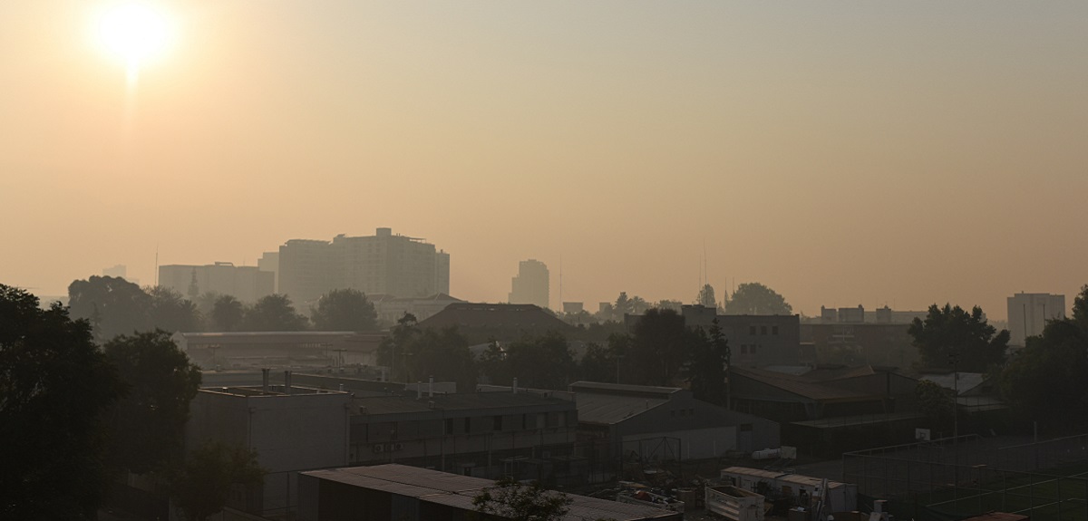 Capitalinos reportan 'olor a humo': así amaneció Santiago tras los incendios forestales