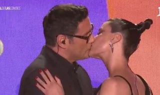 Beso Pancho Saavedra y Tonka Tomicic