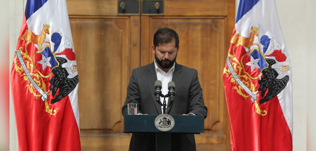 Cadem: presidente Boric alcanza desaprobación más alta desde que asumió tras polémica por indultos.