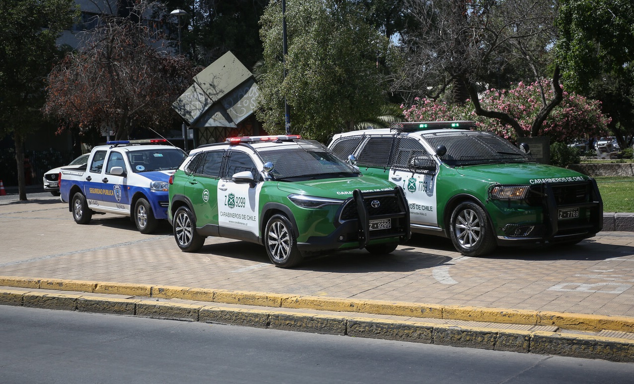 Carabinero entró ebrio a casa ajena en Pucón: dueña lo encontró durmiendo, fue detenido y suspendido