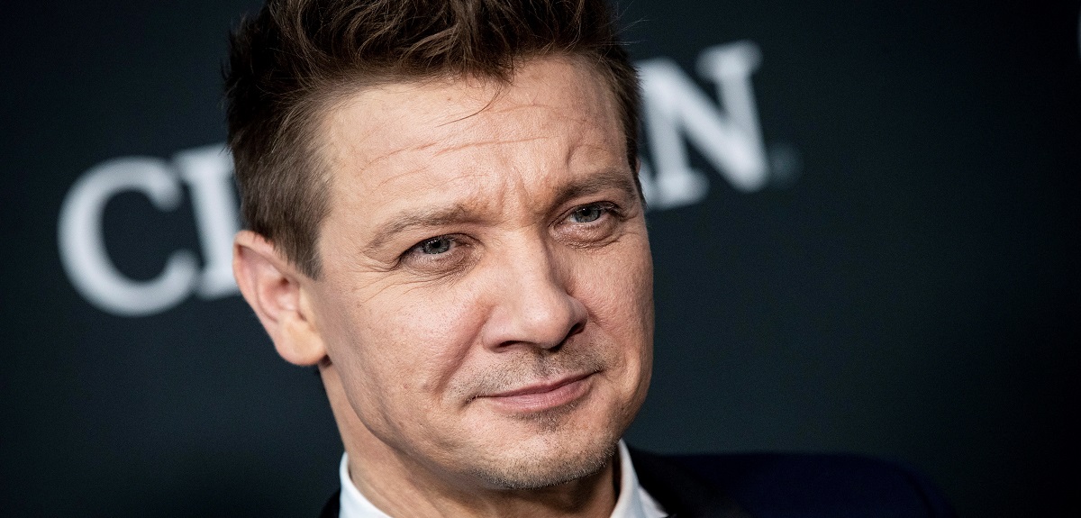 Jeremy Renner compartió foto desde el hospital tras dramático accidente: "Gracias a todos"