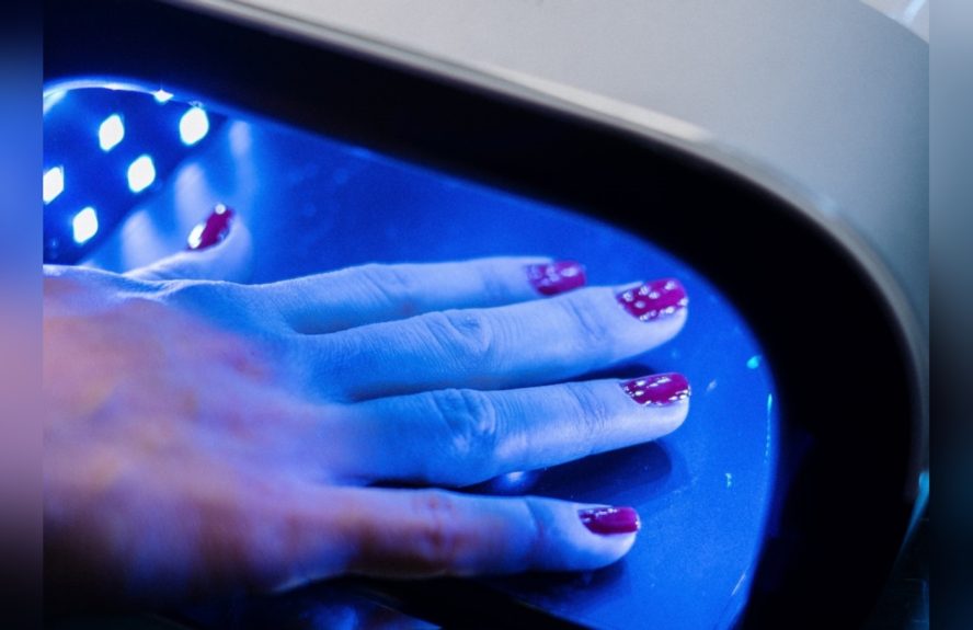 manicure con secadores de esmalte podría dañar el ADN de manos