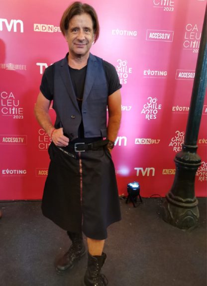 Marcial Tagle pollera alfombra roja Premios Caleuche