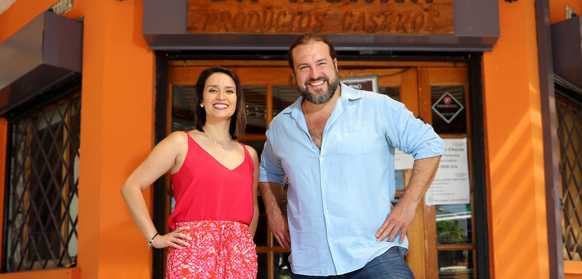Chantal Aguilar y el chef Mikel Zulueta liderarán nueva franja cultural de Canal 13 en terreno