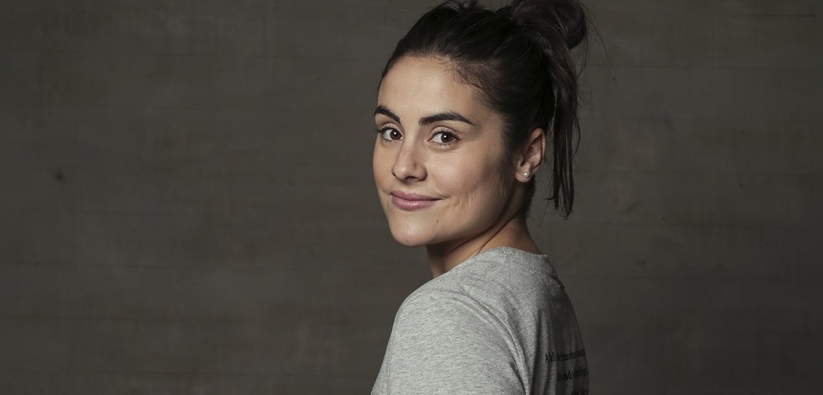 Actriz de Juegos de Poder sorprendió al contraer matrimonio con su pareja