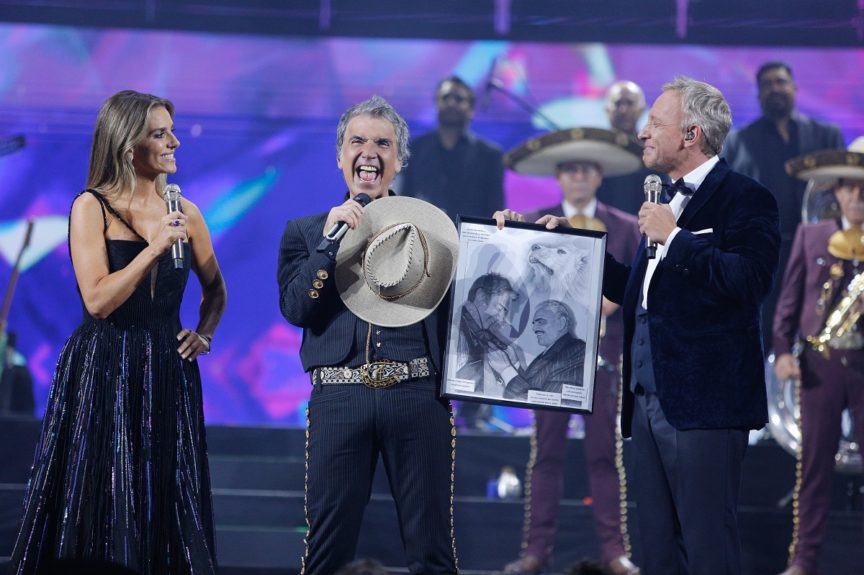 Alejandro Fernández recibió regalo en Viña 2023: televidentes recordaron collage de Miguel Bosé