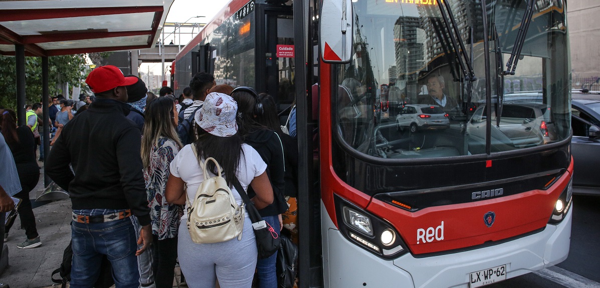 Buses apoyo falla Metro Línea 4