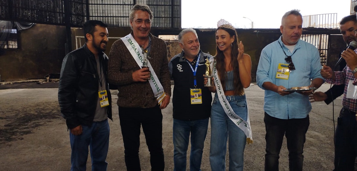 Tita Ureta y Repenning fueron coronados como Embajadores de Viña del Mar: donaron sus anillos de oro