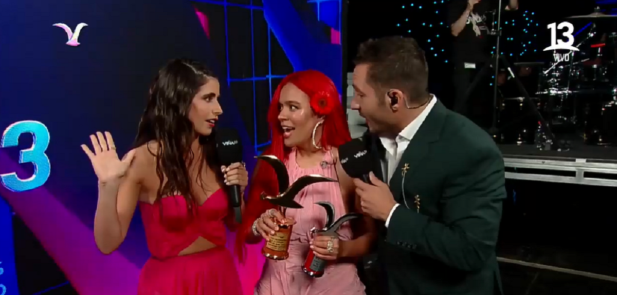 "¿Es una nueva?": la 'desconfiada' reacción de Karol G tras recibir una segunda de Gaviota de Oro