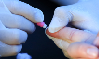 Seremi de Salud rectifica cifras de operativo de test VIH en la RM.