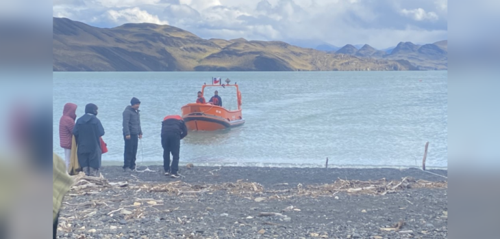 Encuentran sin vida a joven trabajador que se extravió en lago de Torres del Paine.