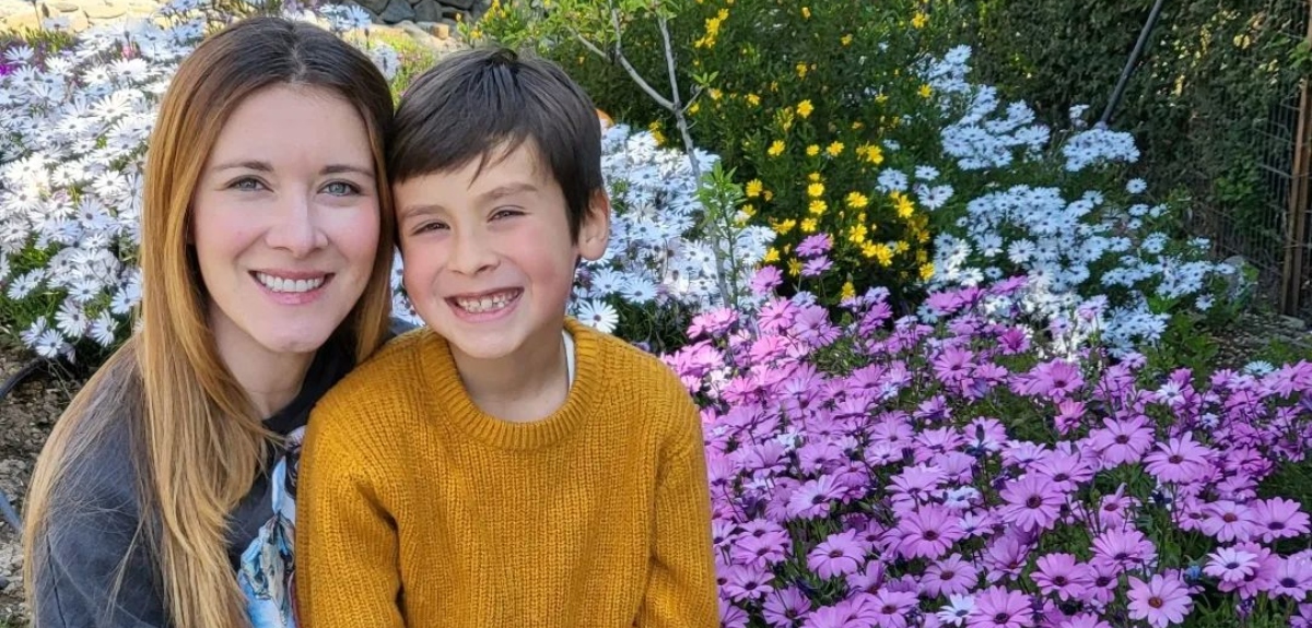 Carla Jara foto infancia y su hijo