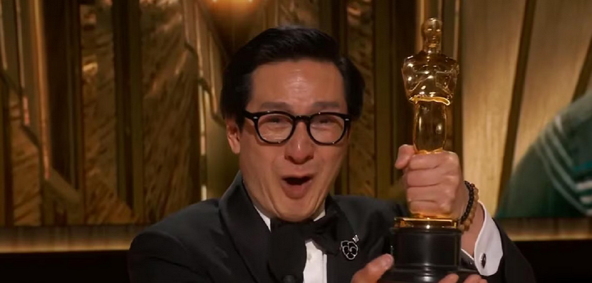 El conmovedor momento de Jonathan Ke Quan en entrega de Premios: "Mamá, acabo de ganar un Oscar"