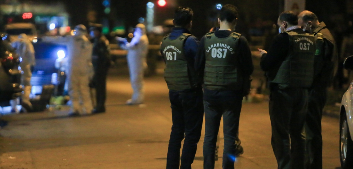 Delincuentes asaltaron botillería en Quinta Normal: vendedor les quitó el arma y mató a uno de ellos