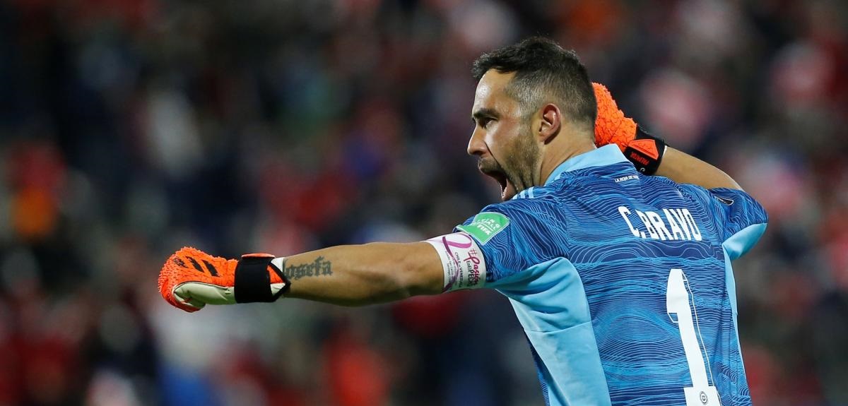 Claudio Bravo fue incluido en la lista de los mejores porteros del mundo en los últimos 35 años