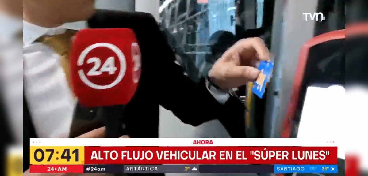 Periodista de TVN sufrió chascarro por culpa de saldo en tarjeta Bip!: camarógrafo justo lo enfocó