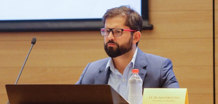 Cadem: aprobación de Presidente Boric desciende a 29%, pero desaprobación también disminuye
