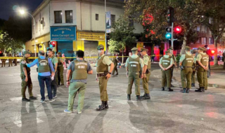 Carabinero en riesgo vital tras recibir disparo en la cabeza durante fiscalización en Santiago.