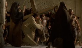 muere actor La Pasión de Cristo